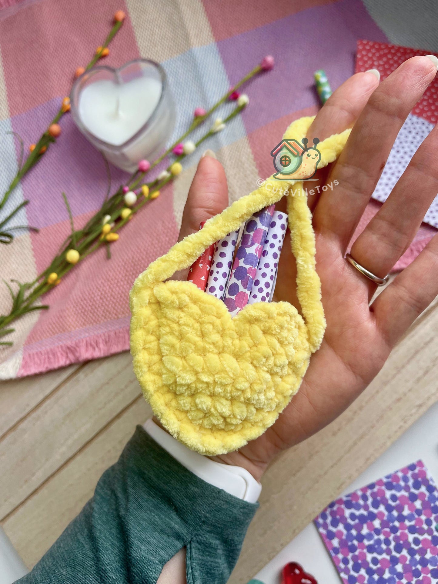 Postman Piggy Crochet Pattern