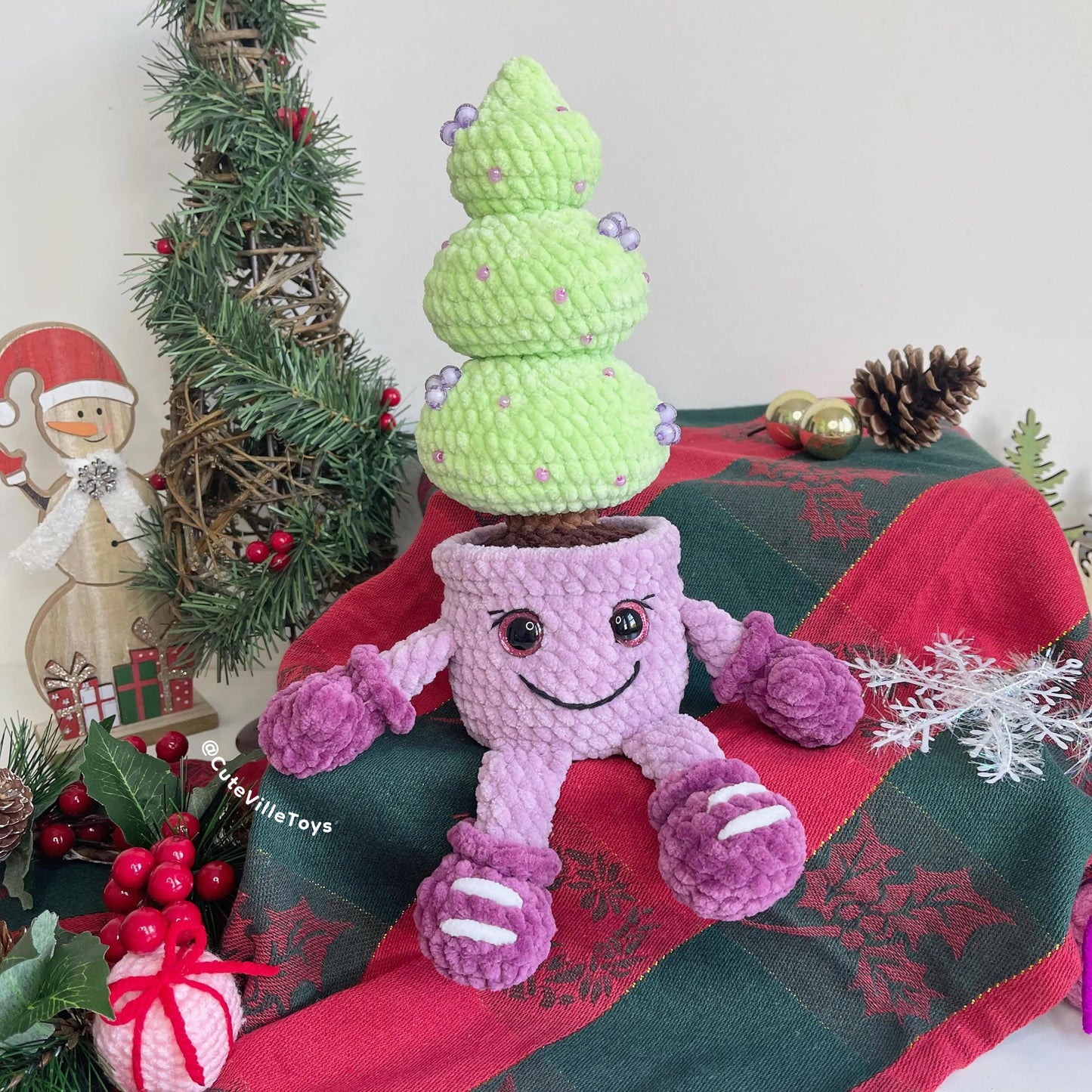 Christmas Tree in Smiling Pot No Sew Crochet Pattern