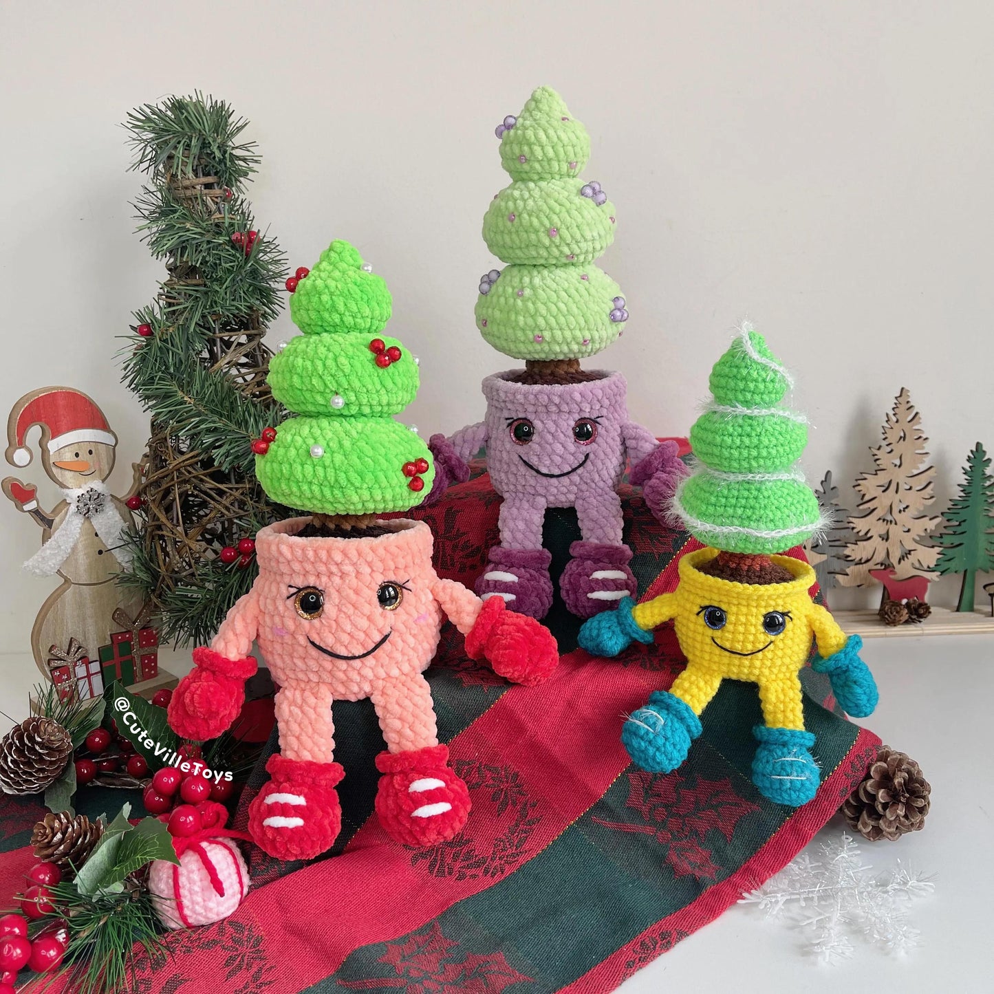 Christmas Tree in Smiling Pot No Sew Crochet Pattern