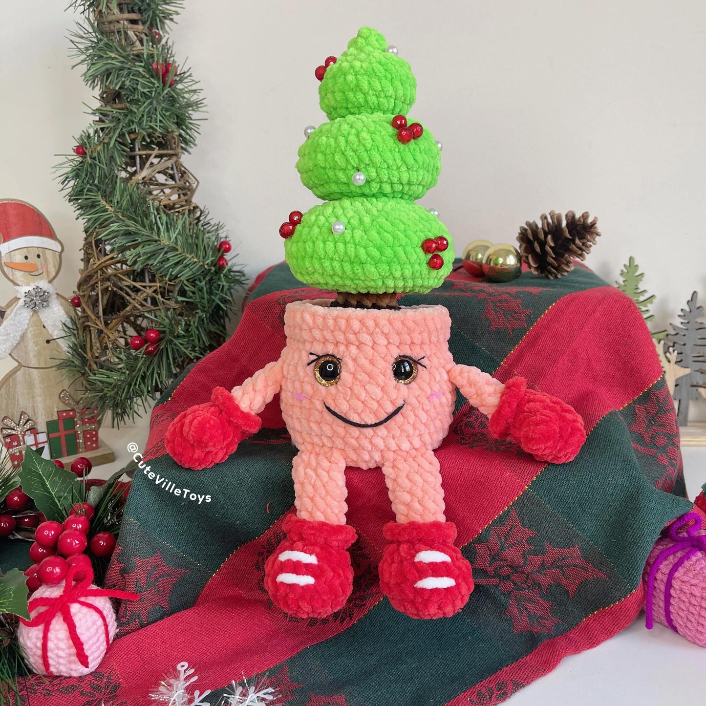 Christmas Tree in Smiling Pot No Sew Crochet Pattern